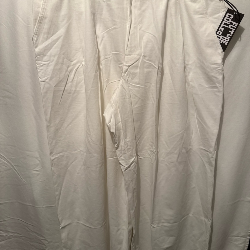 NWT Future Collective wide leg, high rise pant, size 22, white